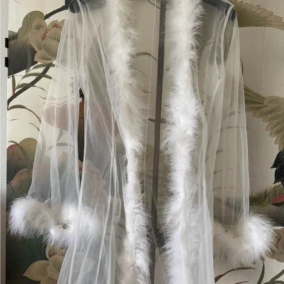 Elegant Sheer White Feathered Robe - Picture 2 of 5